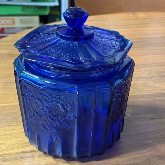 Vintage cobalt glass Mayfair / Open Rose cookie jar with lid, reproduction - Picture 2 of 10